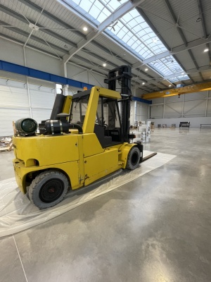 Unser neuer 10T-Gabelstapler ist endlich da!