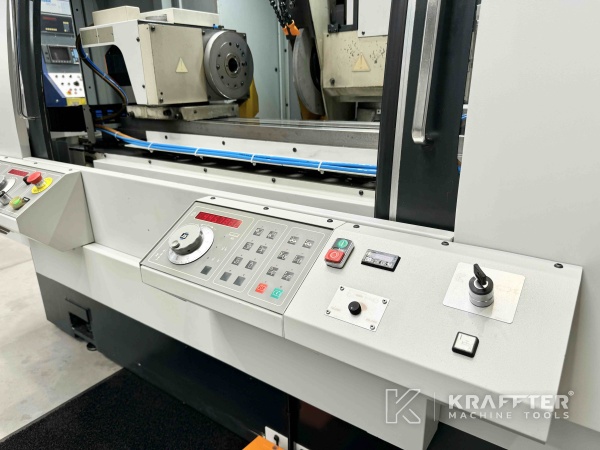 CNC-Rundschleifmaschine von Präzision JONES & SHIPMAN Ultramat 650 Easy-B 90120 Gebrauchte Werkzeugmaschinen