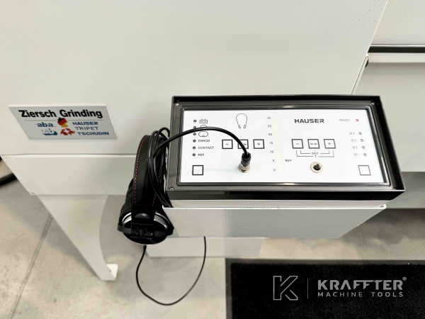 Bedienpult auf CNC-Koordinatenschleifmaschine HAUSER S35-400 90103 