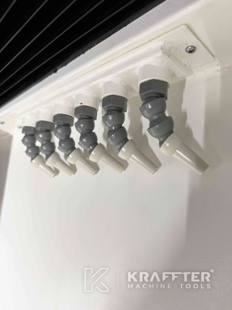 Industriemaschinen zum Fräsen Bearbeitungszentrum MAZAK Variaxis C-600 90161