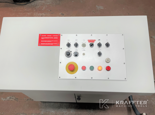 Bedienpult auf Schärfmaschine EWAG RS 15 20689-979