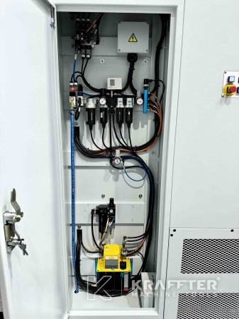 Gebrauchte Werkzeugmaschine zu verkaufen - EUMACH UMC1000 90122  Achsen bei KRAFFTER