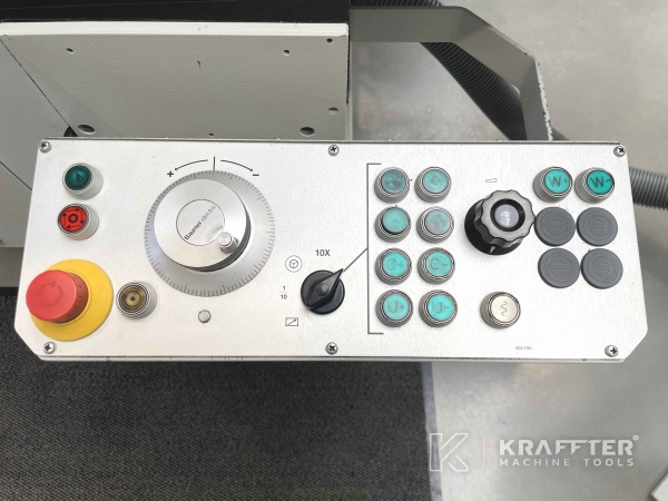 Bedienpult auf CNC-Koordinatenschleifmaschine HAUSER S35-400 90064 