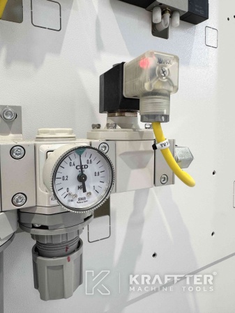 Gebrauchte Werkzeugmaschine zu verkaufen - MAZAK Variaxis C-600 90161  Achsen bei KRAFFTER