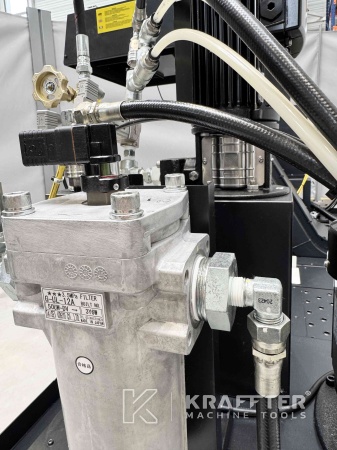 Ankauf und Verkauf Bearbeitungszentrum MAZAK Variaxis C-600 90161, international