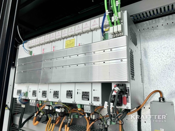 Industrielle Schaltschränke auf EUMACH UMC1000 90122
