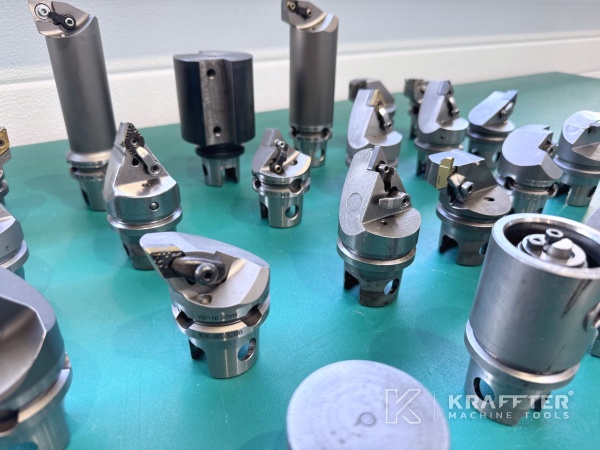 Zubehör, Ausrüstung und Werkzeuge für Vertikale CNC-Drehmaschine MAZAK Mega Turn 900 90171