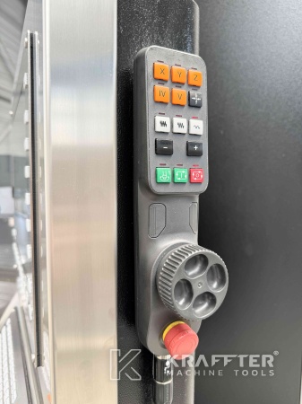 Bedienpult auf Bearbeitungszentrum FAGIMA Jazz L5 AX 90102