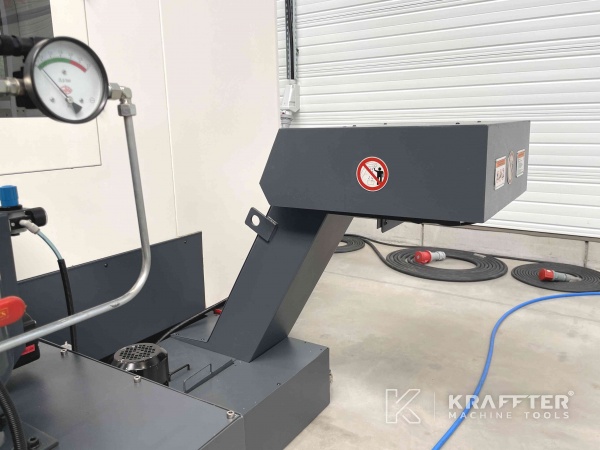 Späneförderer auf HURON VX6 APC 90072