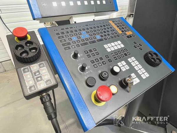 Bedienpult auf Bearbeitungszentrum MIKRON HSM 800 20690-041 