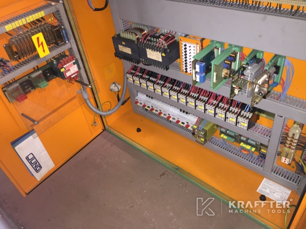 Schaltschrank für Industriemaschine JUNG JF 415 P 20689-896