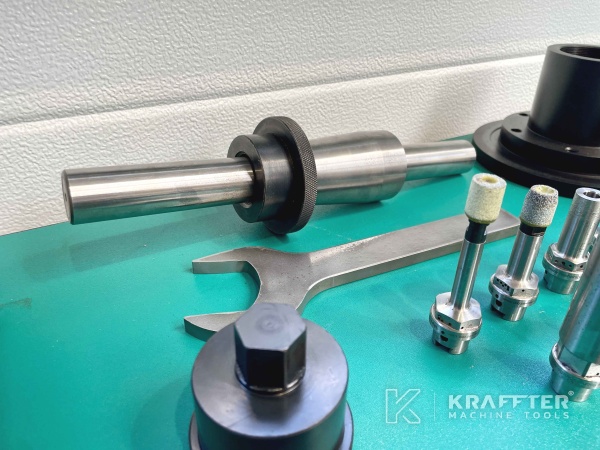 Zubehör, Ausrüstung und Werkzeuge für CNC-Rundschleifmaschine GER C-1000 CNC 90088