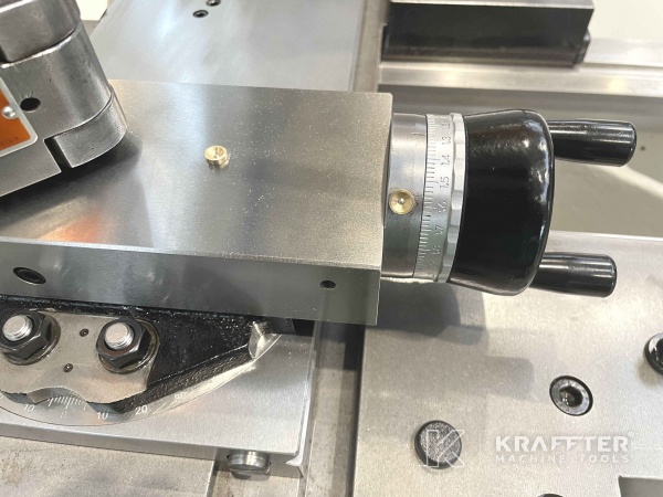 Ankauf und Verkauf Konventionelle Drehmaschine COLCHESTER MASTER VS 3250 20690-006, international